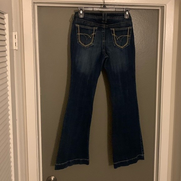 a.n.a. Low Cut Distressed Bell Bottom Jeans Dark Wash, Embroidered Pockets Sz 4P - Picture 2 of 9